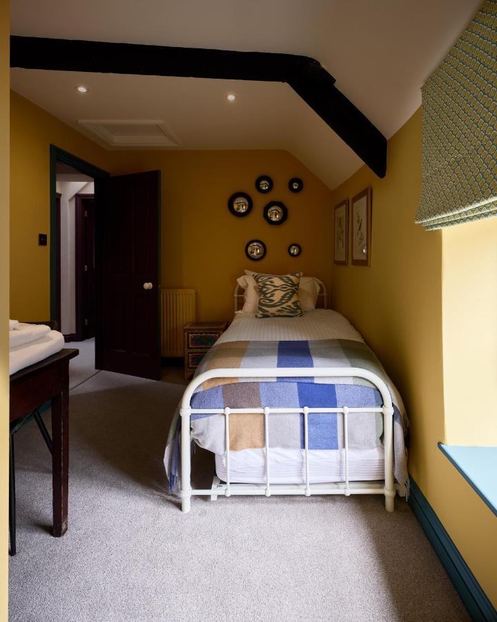 Townhouse Suites- Abbey Row Malmesbury Exterior foto