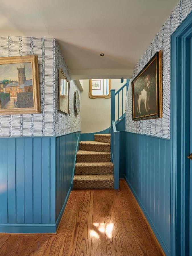 Townhouse Suites- Abbey Row Malmesbury Exterior foto